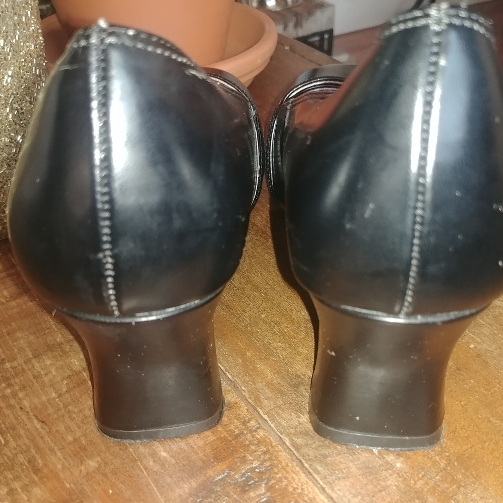 Shoes - Picture 4 of 4